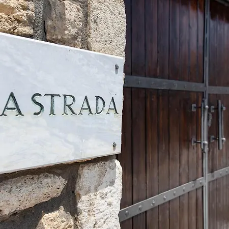 La Strada Villa